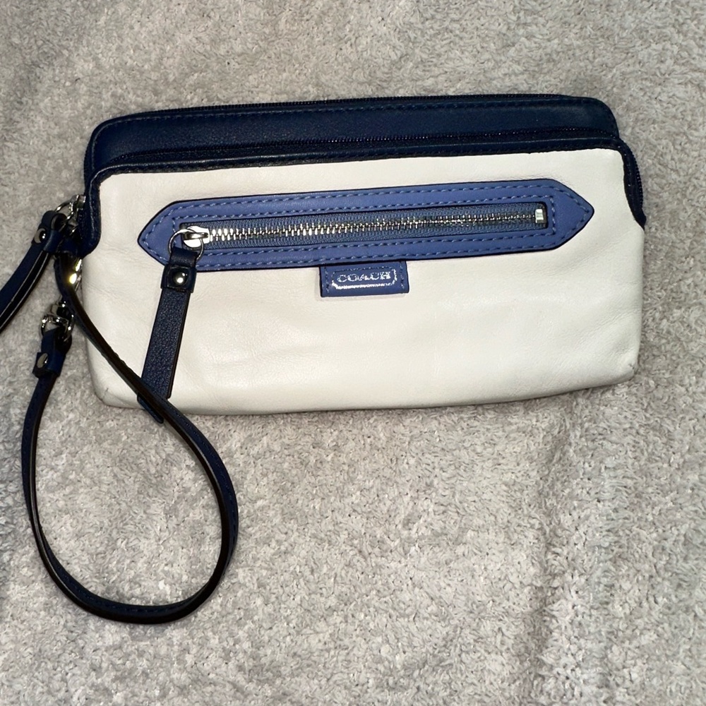 NWOT Coach Daisy Spectator Wristlet/Wallet